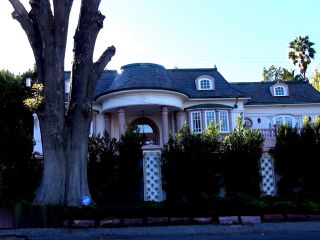 American Mean Girls - A Knee To The Heart Over and Over download or watch online from keep2share, k2s