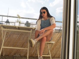 MissErinia - Mistress Erinia se folla por el culo al esclavo en su casa