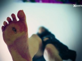 XGiantess - Giantess Girl House Party Truth Or Dare Feet Crush SFX